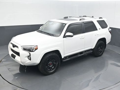 Used 2023 Toyota 4Runner SR5 Premium w/ Moonroof Package AWD/4WD image 9