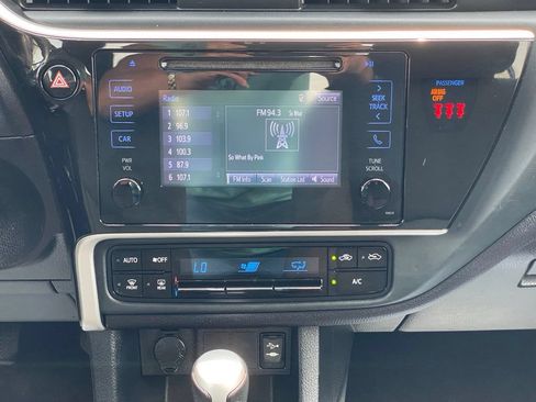 Used 2018 Toyota Corolla LE FWD image 20