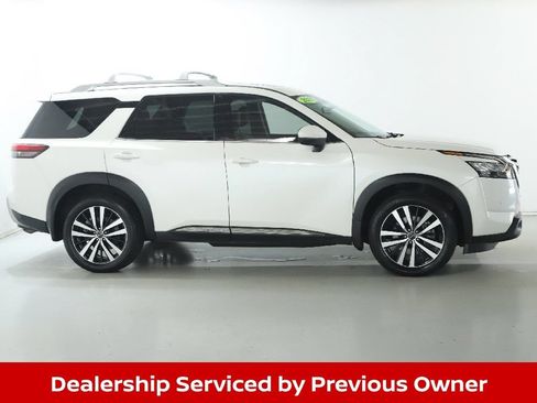 Certified 2024 Nissan Pathfinder Platinum w/ Cargo Package AWD/4WD image 13