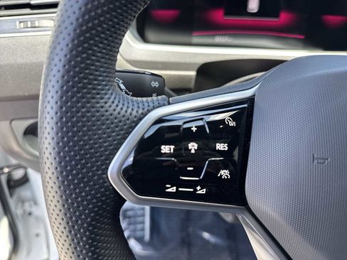 Certified 2023 Volkswagen Tiguan SE R-Line FWD image 21