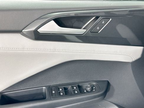 Used 2022 Volkswagen Taos SEL image 17