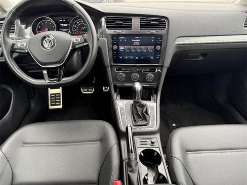 Used 2019 Volkswagen Golf Alltrack SE image 11
