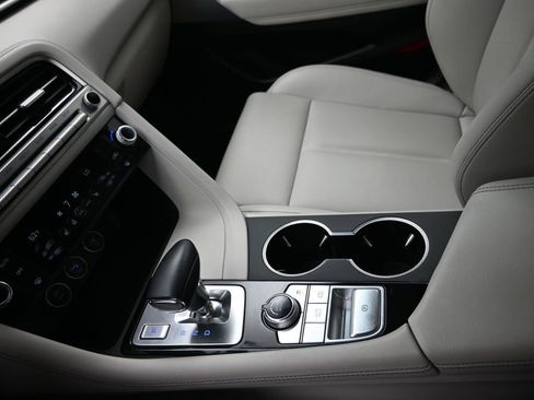 Used 2024 Genesis G70 2.5T image 20