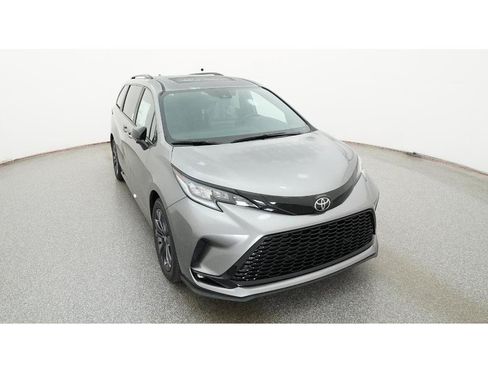 New 2026 Toyota Sienna XSE FWD image 14