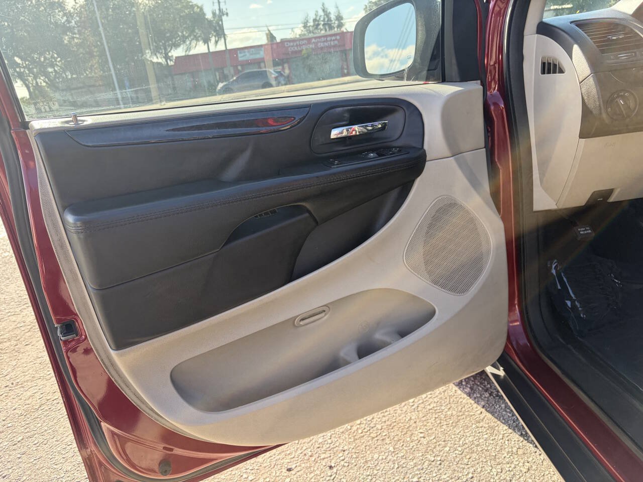Used 2016 Dodge Grand Caravan American Value Package w/ UConnect Hands-Free Group FWD image 14