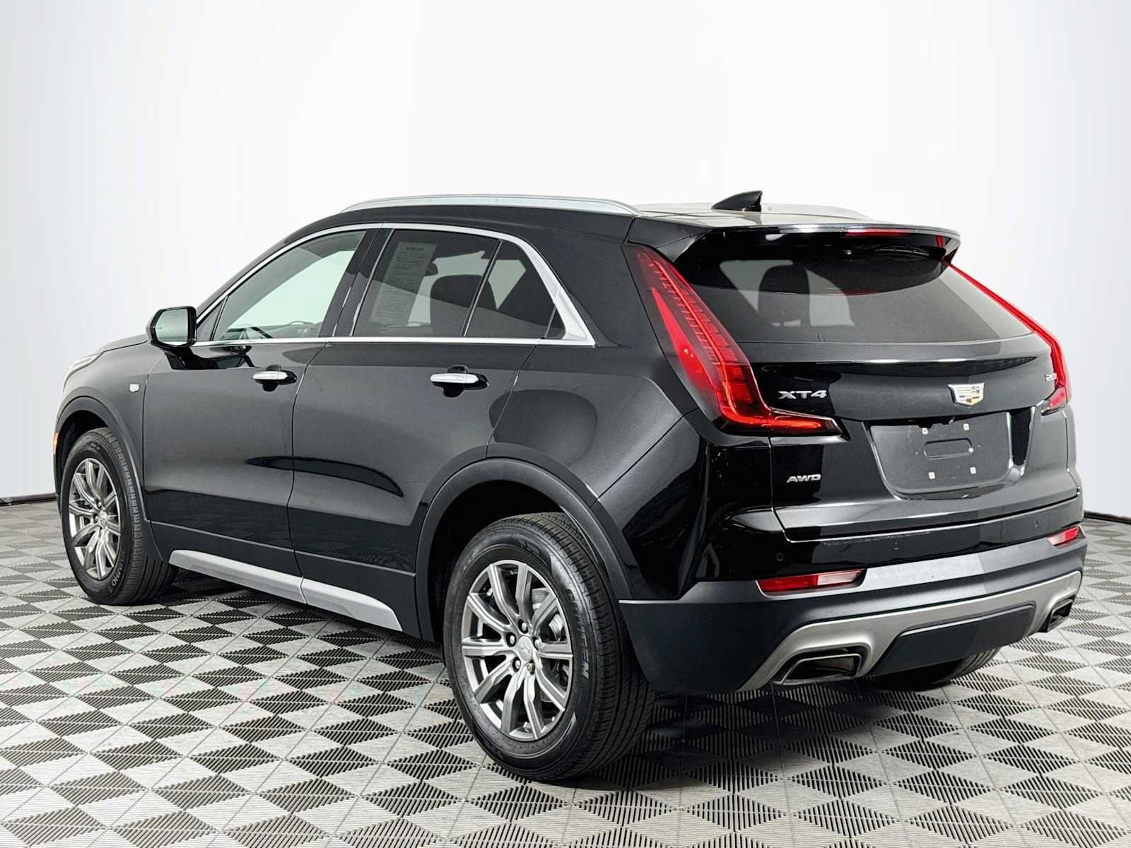 Used 2019 Cadillac XT4 Premium Luxury AWD/4WD image 7