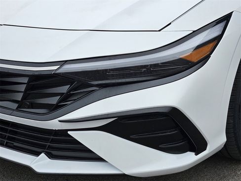 New 2025 Hyundai Elantra Limited image 9