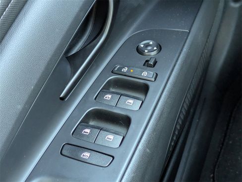 Certified 2025 Hyundai Elantra Sport image 22