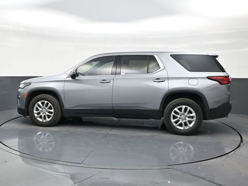 Used 2023 Chevrolet Traverse LS FWD image 2