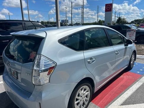 Used 2014 Toyota Prius V Three FWD image 4