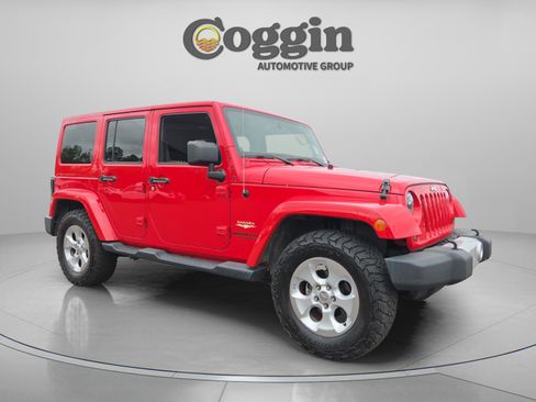 Used 2014 Jeep Wrangler Unlimited Sahara w/ Connectivity Group AWD/4WD image 7