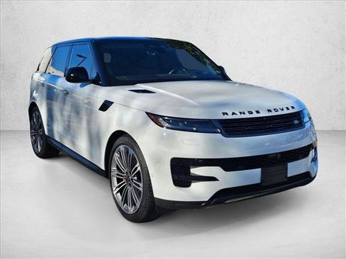 Used 2025 Land Rover Range Rover Sport SE image 3