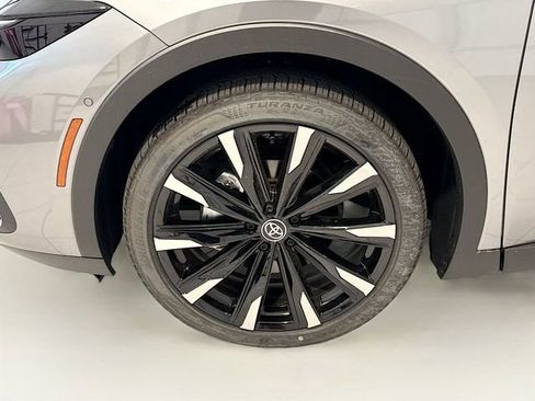 New 2025 Toyota Crown Platinum image 25