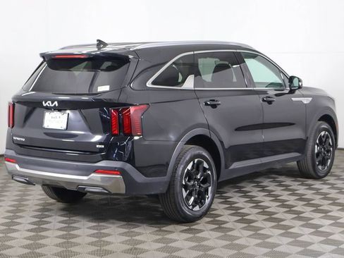 Used 2025 Kia Sorento S AWD/4WD image 11