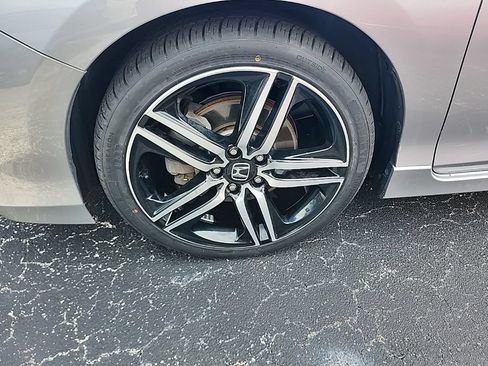 Used 2017 Honda Accord Touring image 9
