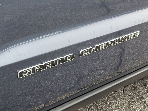 Used 2019 Jeep Grand Cherokee Limited image 31