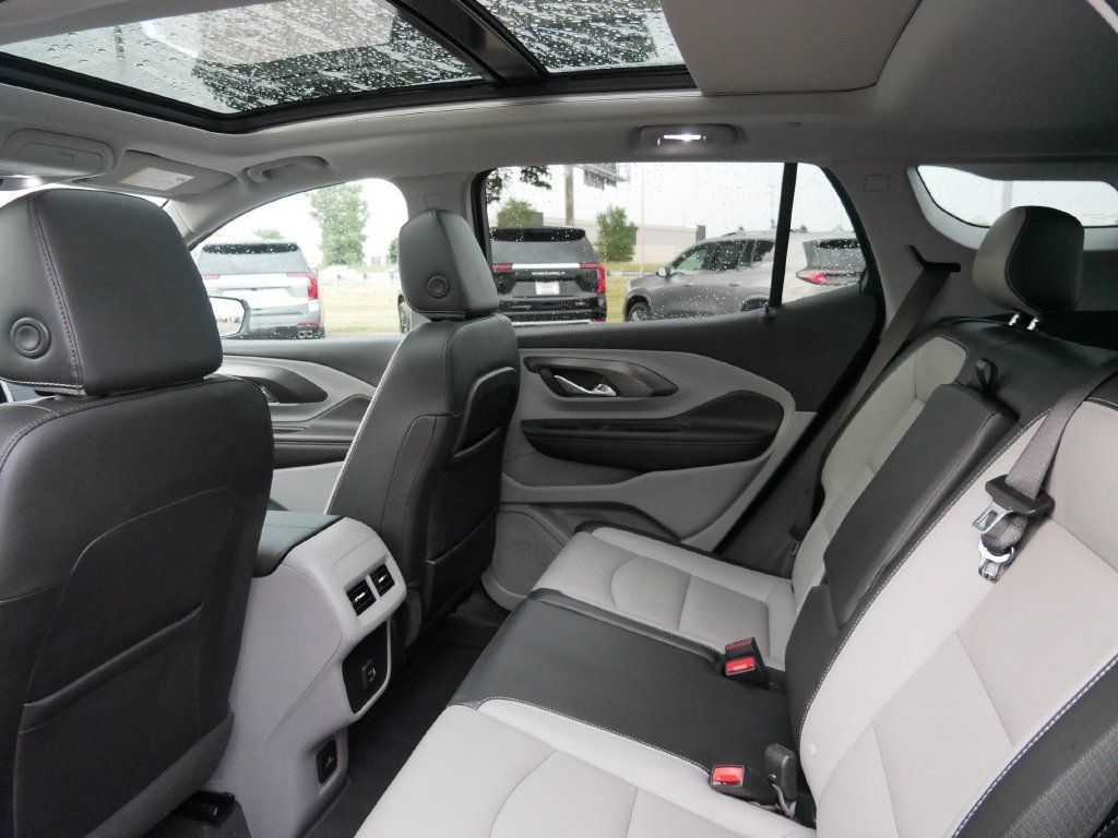Used 2023 GMC Terrain SLT w/ Infotainment Package II AWD/4WD image 10