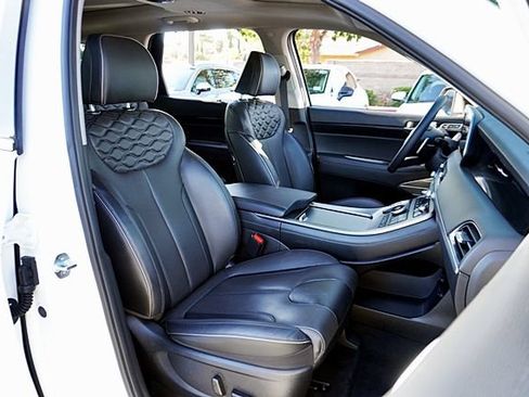 Certified 2022 Hyundai Palisade Limited w/ Cargo Package FWD image 12