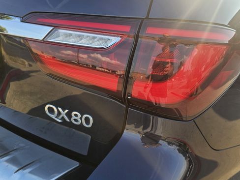 Used 2019 INFINITI QX80 Luxe w/ 22" Wheel Package image 9