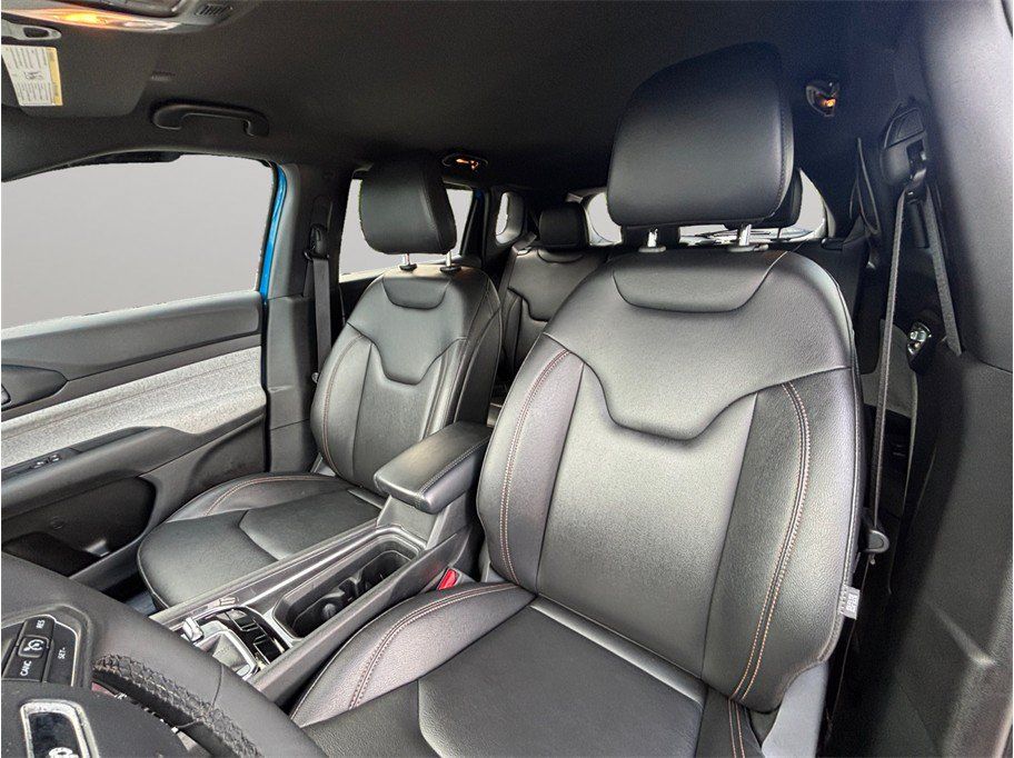 Used 2024 Jeep Compass Latitude AWD/4WD image 18