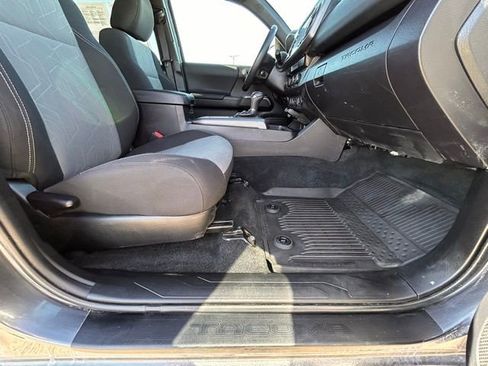 Used 2023 Toyota Tacoma TRD Off-Road image 26