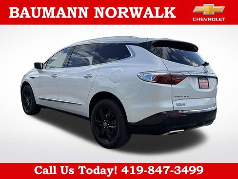 Used 2024 Buick Enclave Essence w/ Sport Touring Edition FWD image 5