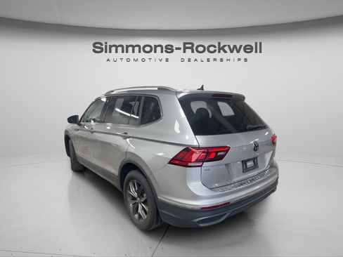 Used 2023 Volkswagen Tiguan SE w/ Panoramic Sunroof Package AWD/4WD image 3