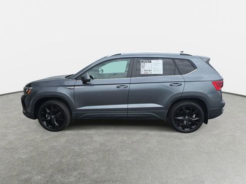 Used 2023 Volkswagen Taos SE w/ Black Wheel Package FWD image 8