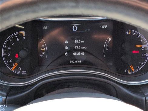 Used 2018 Jeep Grand Cherokee Altitude image 11