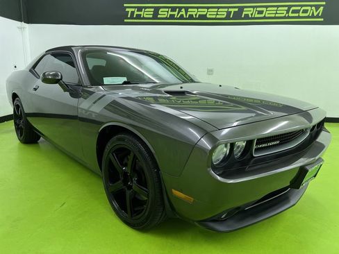Used 2014 Dodge Challenger R/T w/ Electronics Convenience Group RWD image 2