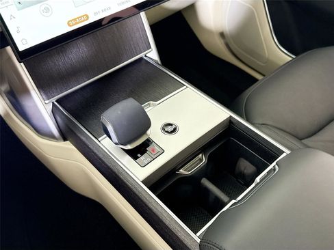 Used 2024 Land Rover Range Rover SE image 18
