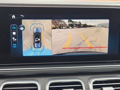 Used 2025 Mercedes-Benz GLS 450 4MATIC image 32