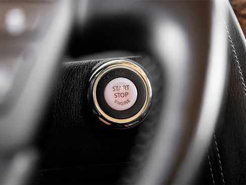 Used 2020 Nissan Armada SL w/ Premium Package image 18