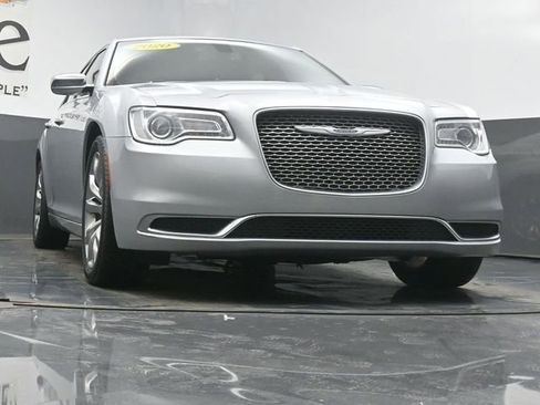 Used 2020 Chrysler 300 Touring L w/ Quick Order Package 2EF image 3