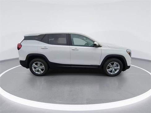 Used 2024 GMC Terrain SLE image 9