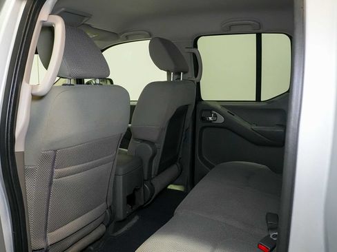 Used 2014 Nissan Frontier SV w/ SV Value Truck Package RWD image 16