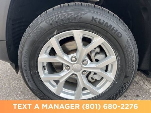Used 2024 Jeep Grand Cherokee Limited AWD/4WD image 9