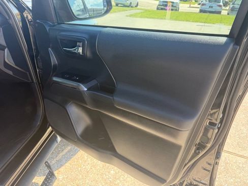 Used 2018 Toyota Tacoma TRD Pro AWD/4WD image 15