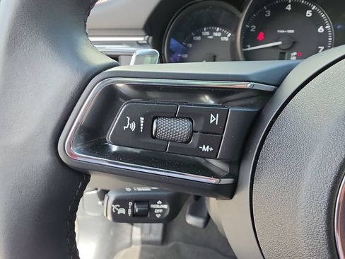 Used 2025 Porsche Macan AWD/4WD image 23