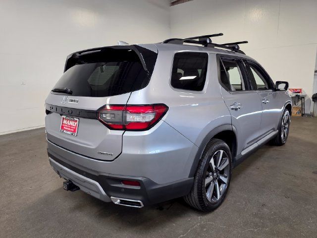 Used 2024 Honda Pilot Touring image 3