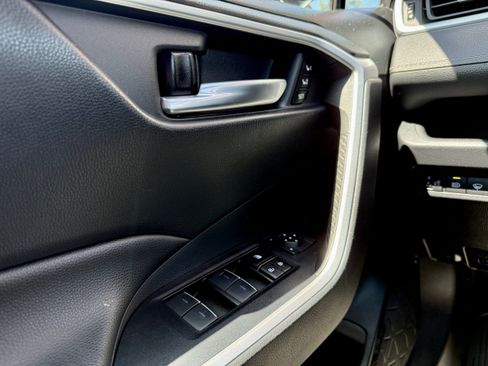 Certified 2022 Toyota RAV4 XLE Premium AWD/4WD image 33