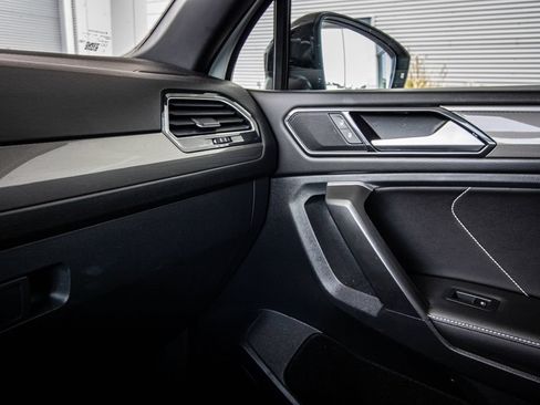 Certified 2023 Volkswagen Tiguan SE R-Line FWD image 30