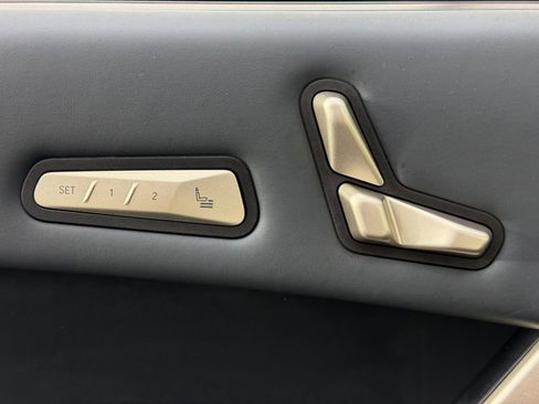 Used 2023 BMW iX xDrive50 w/ Sport Package image 17