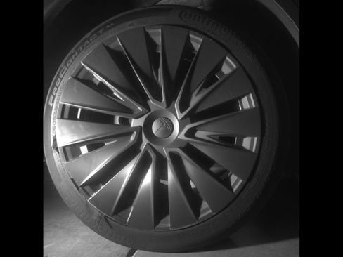 Used 2024 Tesla Model Y Long Range AWD/4WD image 12