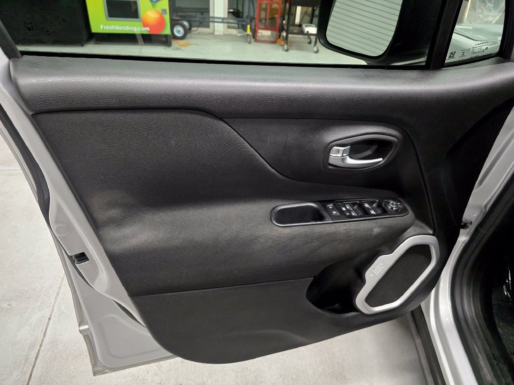 Used 2020 Jeep Renegade Sport w/ Sport Appearance Group FWD image 12