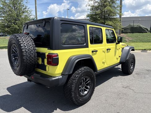 Used 2024 Jeep Wrangler Unlimited Rubicon w/ XTREMEE 35" Tire Package AWD/4WD image 9