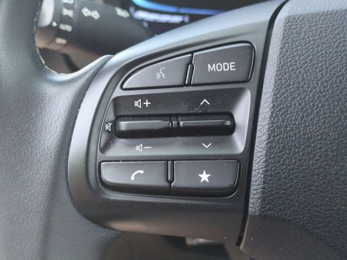 Used 2025 Hyundai Venue SEL FWD image 21