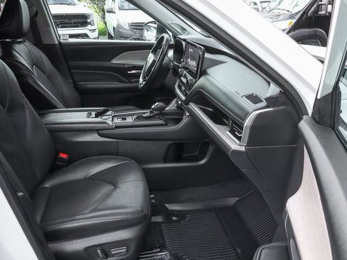 Used 2024 Toyota Grand Highlander AWD image 50