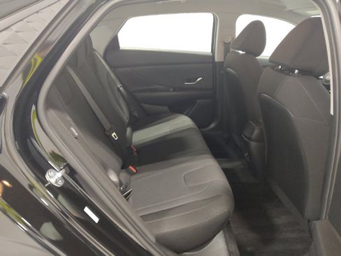 Used 2025 Hyundai Elantra SE FWD image 19
