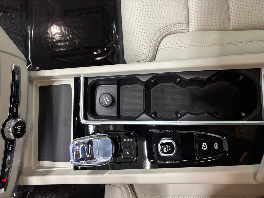 Certified 2026 Volvo XC60 T8 Ultra w/ Protection Package Premier AWD/4WD image 23
